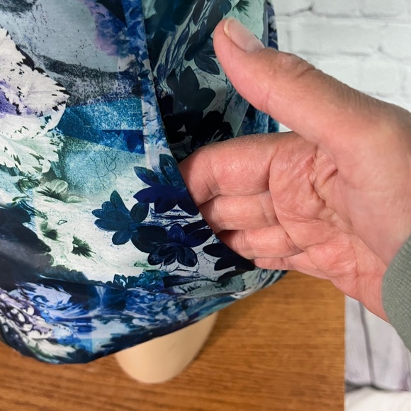 Floral Sleeveless Puffer Jacket - Picture 9 of 11